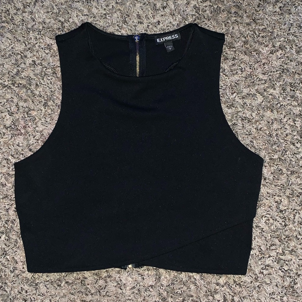 Black chic crop top with zipper